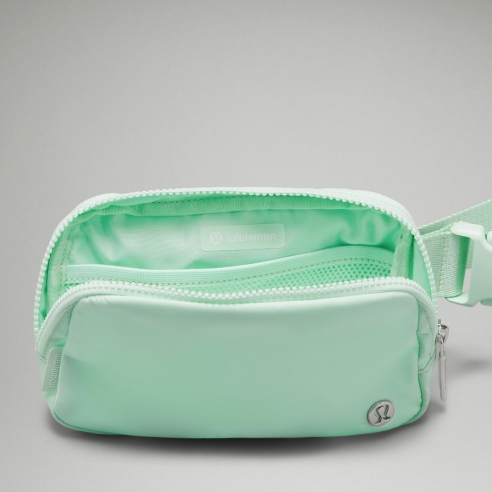 New with tag: Lululemon Everywhere belt bag in mint green